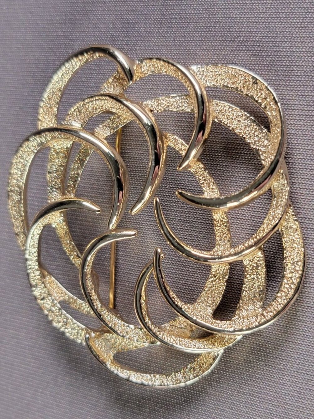Sarah Coventry Smooth Textured Gold Tone Large Swirled Brooch Lapel Pin